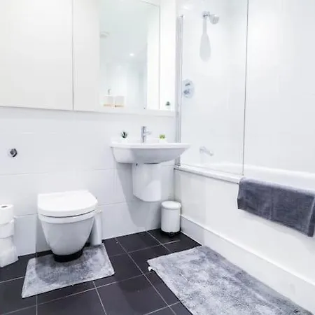 Canary Wharf-10% Discount-Fibre Wifi-5Mins To Tube London Exterior photo